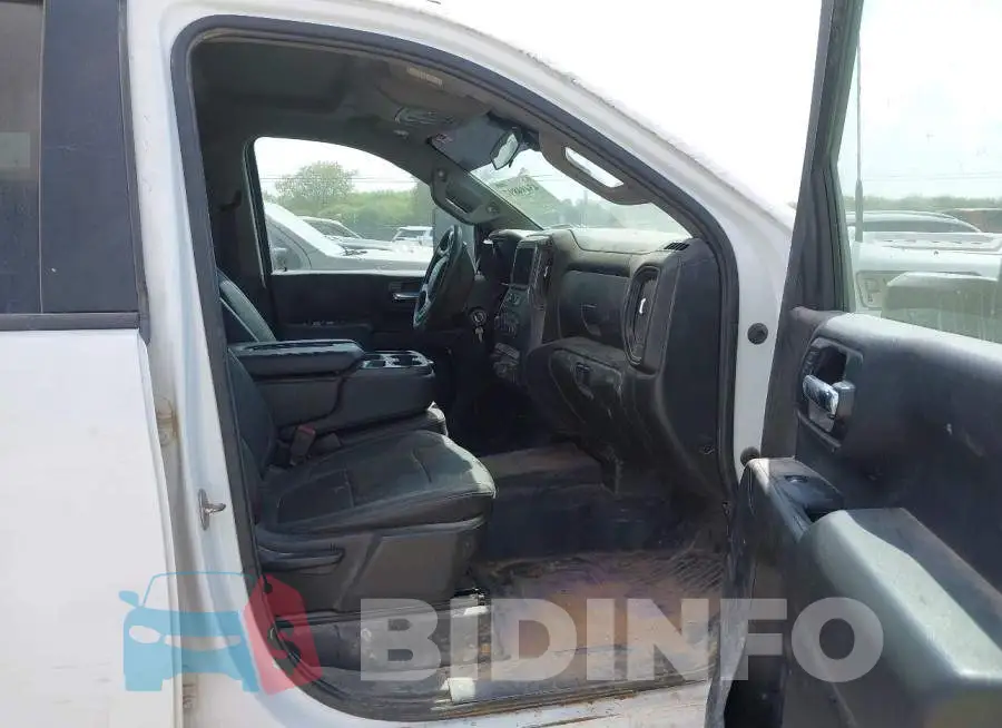 1GC1YLE78NF233911 Photo# 5