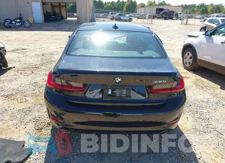 3MW5R1J03M8B73097 Photo# 16