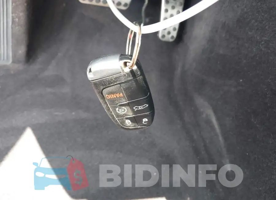 2C3CDXGJ0JH323152 Photo# 11