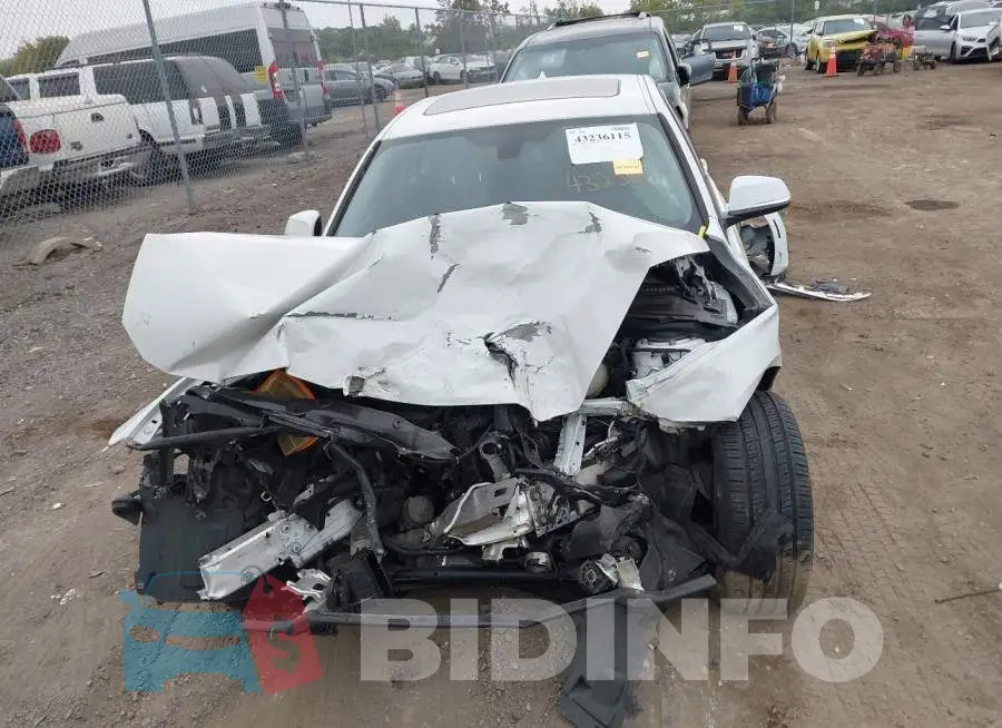 WBA8E5G58JNV01691 Photo# 12