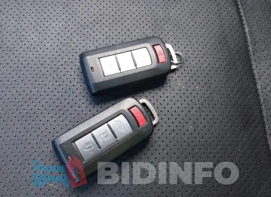 JA4AD3A35FZ011951 Photo# 11