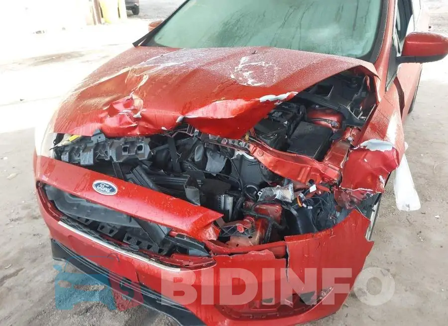 1FADP3F27JL271425 Photo# 6