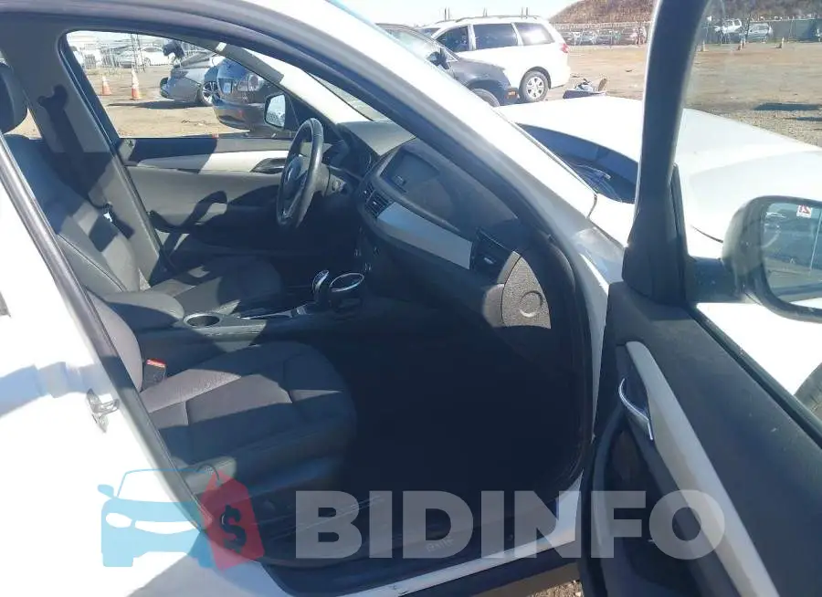 WBAVM1C51FV314692 Photo# 5