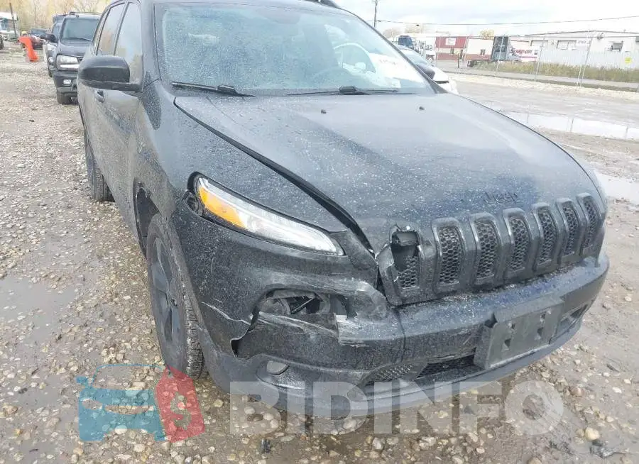1C4PJLDB5HW613829 Photo# 6