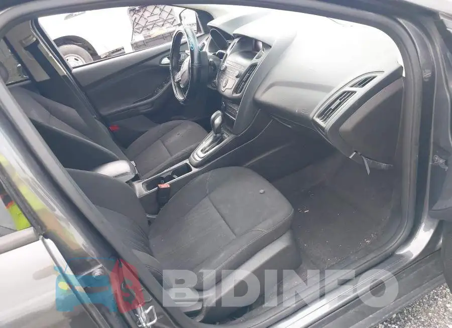 1FADP3F29JL240516 Photo# 5