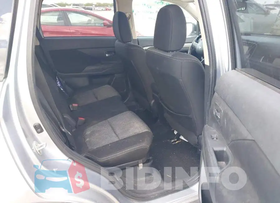JA4AD3A36GZ016173 Photo# 8