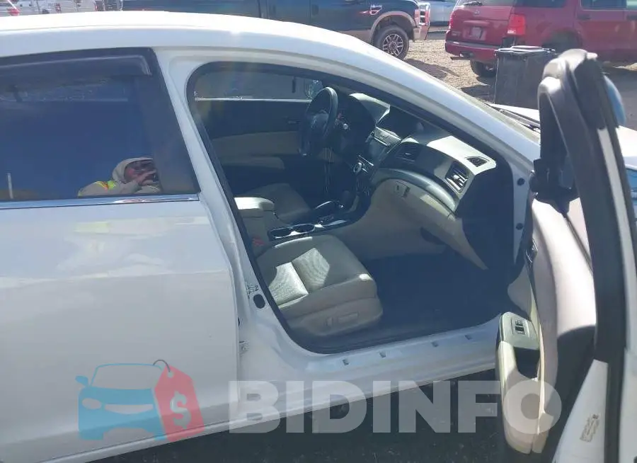 19UDE2F76GA008094 Photo# 5