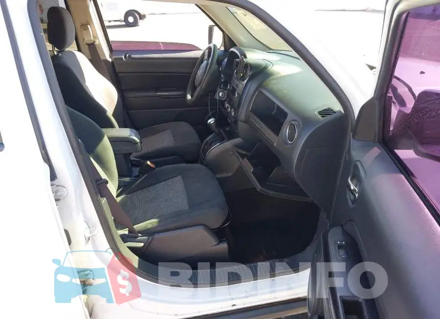 1C4NJPBB4GD652262 Photo# 5