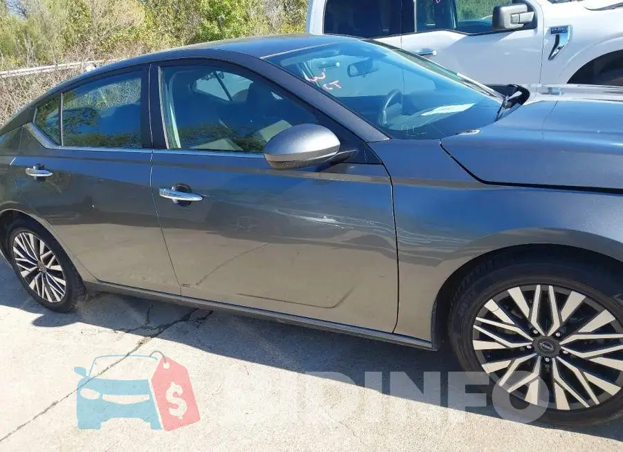 1N4BL4DV0PN376195 Photo# 13