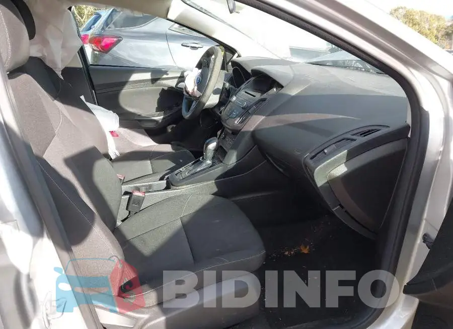 1FADP3F2XHL208667 Photo# 5