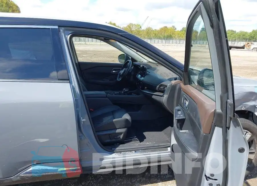 JN8BT3DDXNW271817 Photo# 5