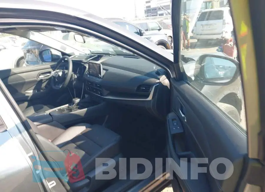 JN8BT3BA2SW010945 Photo# 5