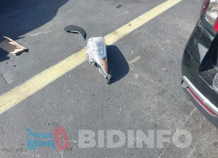 1GNSCMKD9PR510853 Photo# 12