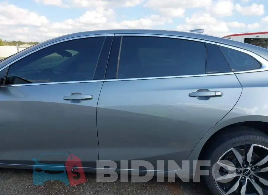 1G1ZG5ST2RF139699 Photo# 15
