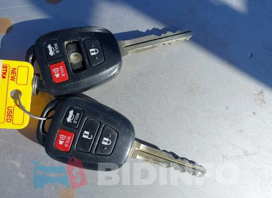 2T1BURHE7HC748246 Photo# 11