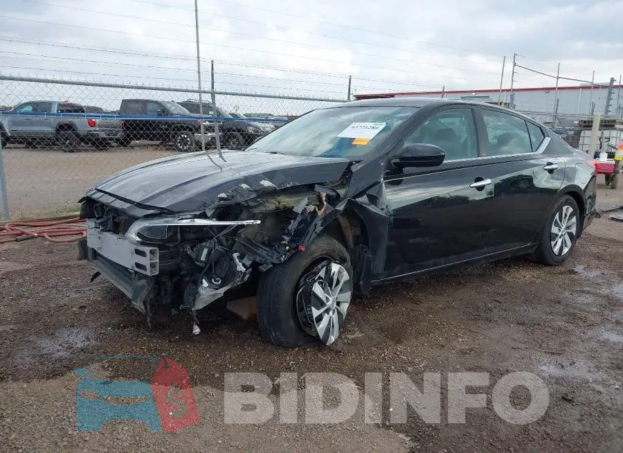 1N4BL4BV1KC134023 Photo# 2