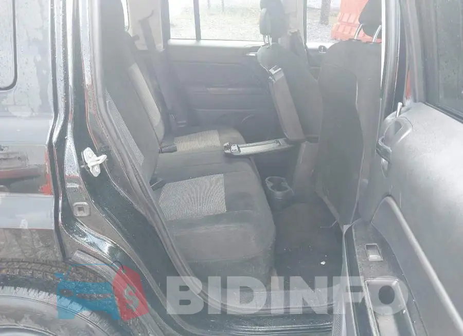 1C4NJPBB6HD103535 Photo# 8