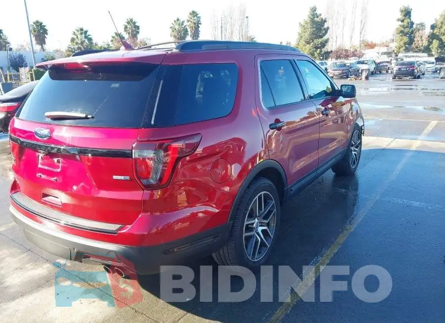 1FM5K8GT2JGB09885 Photo# 4