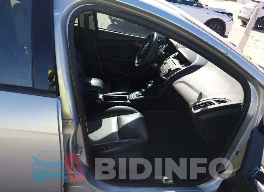 1FADP3F25GL360077 Photo# 5