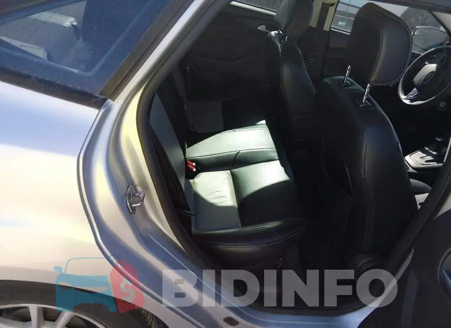 1FADP3F25GL360077 Photo# 8