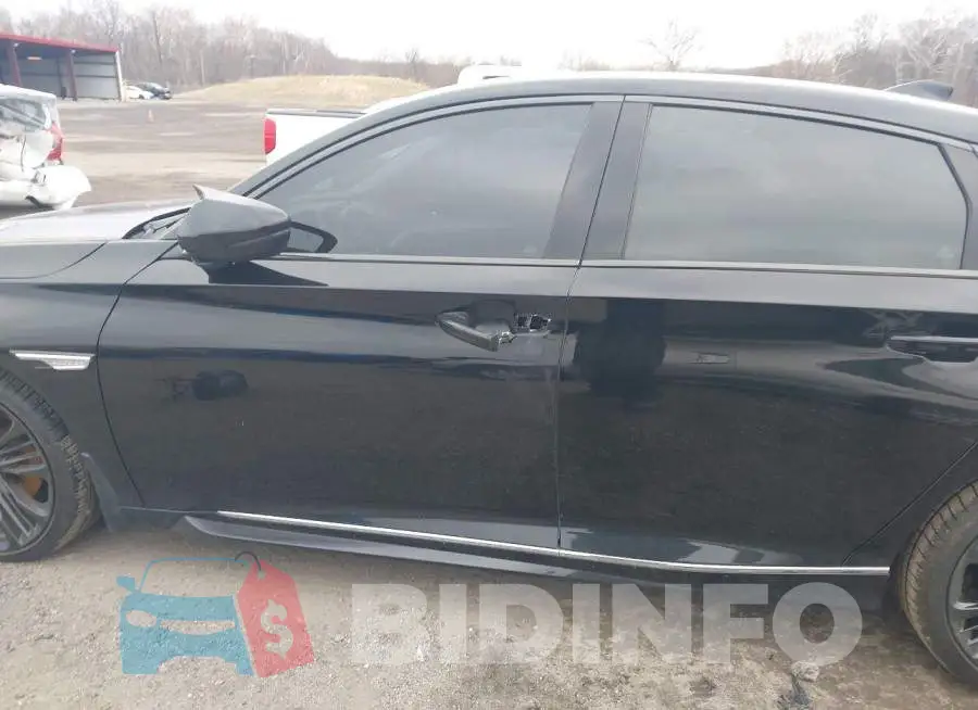 1HGCV2F55JA028533 Photo# 6