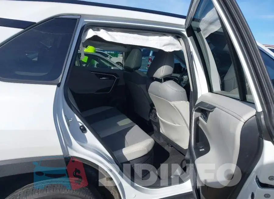 4T3D6RFV1RU140283 Photo# 8