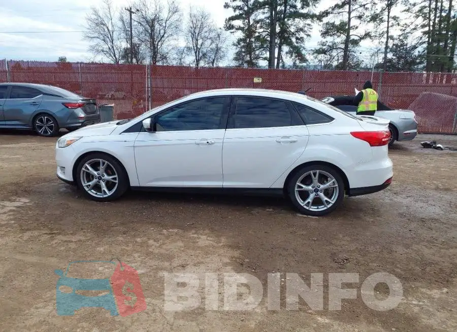 1FADP3J23GL383364 Photo# 15