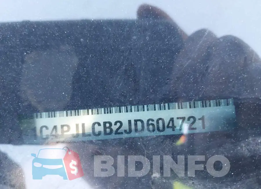 1C4PJLCB2JD604721 Photo# 17