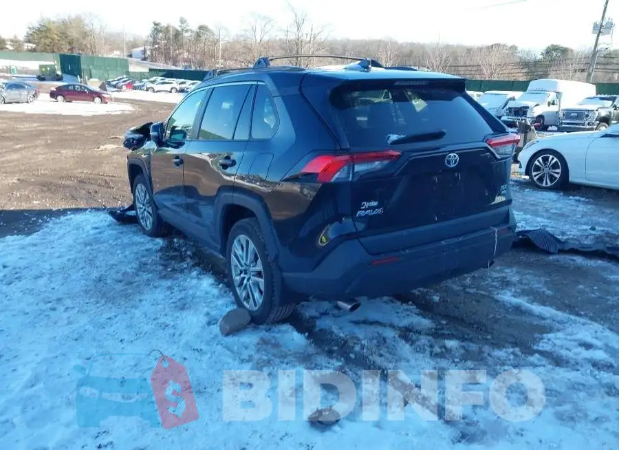 2T3A1RFV6RC402947 Photo# 3