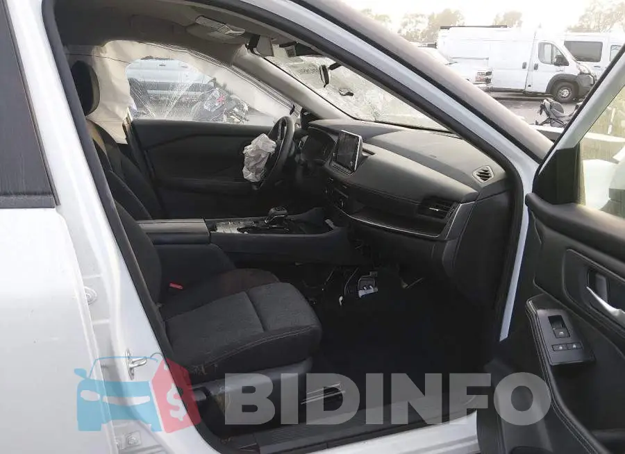 5N1BT3BA5RC672568 Photo# 5