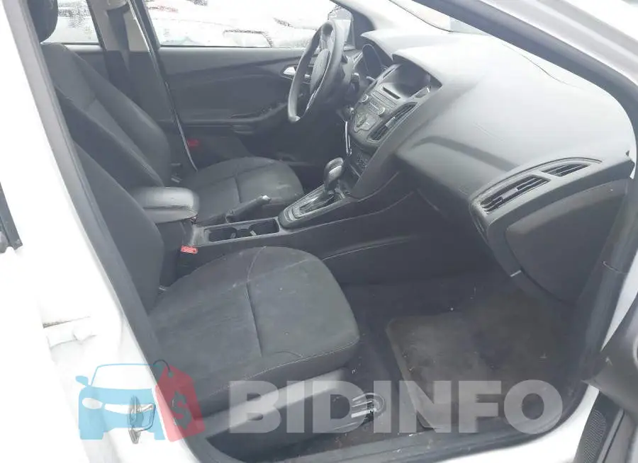 1FADP3F27HL300061 Photo# 5