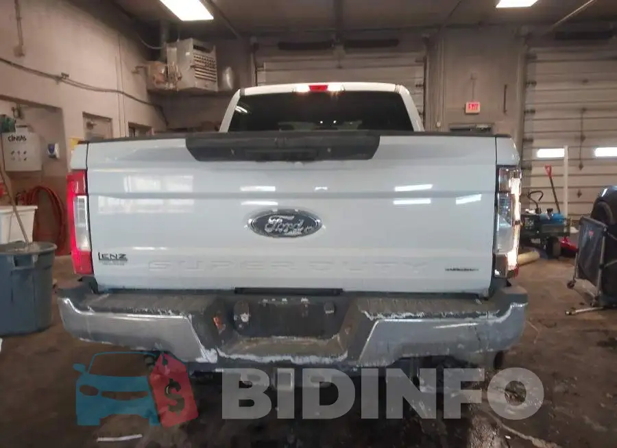 1FT7W2B68JEB30722 Photo# 16