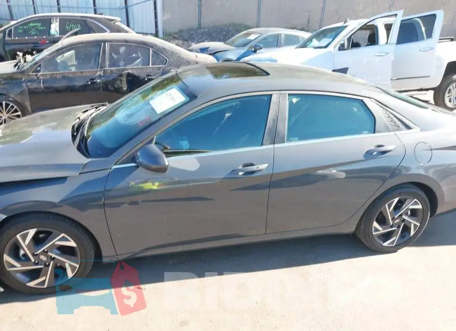 KMHLS4DG7SU930927 Photo# 14
