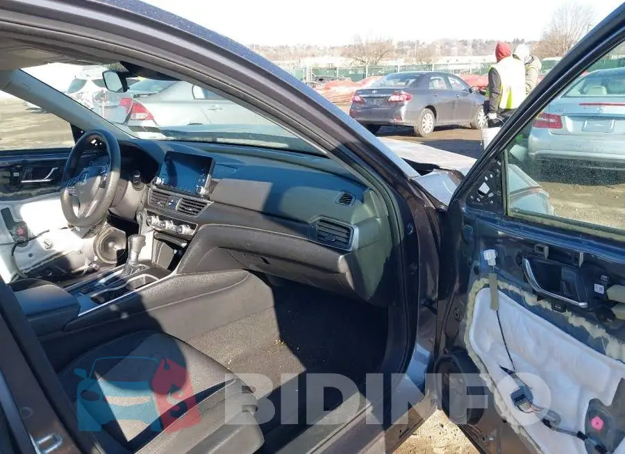 1HGCV1F17JA240440 Photo# 5