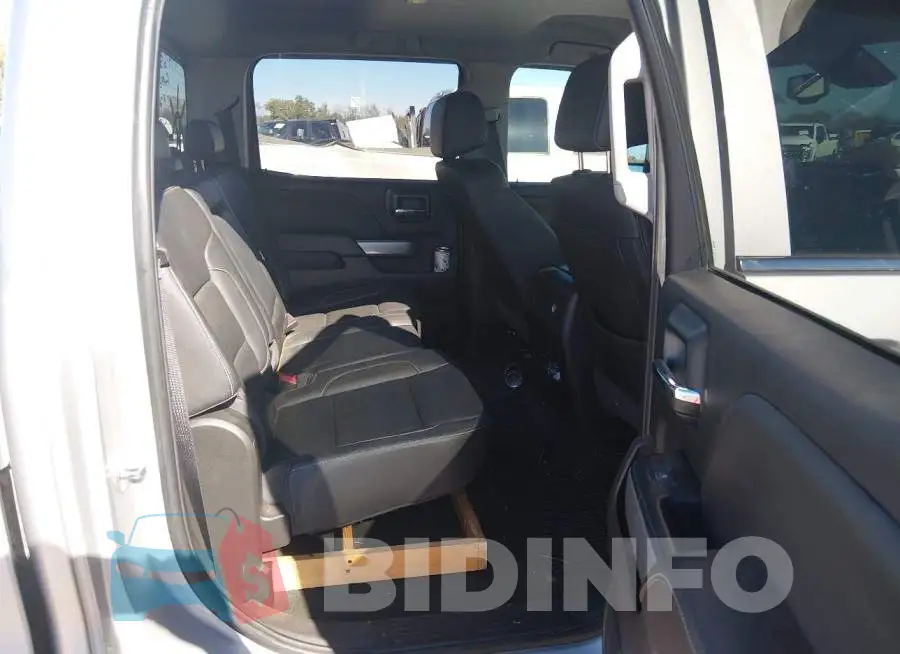 1GC1KWEG3JF112071 Photo# 8