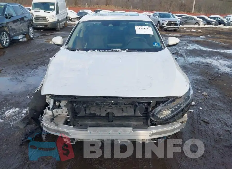 1HGCV1F69JA036864 Photo# 11