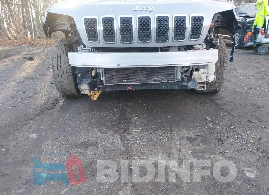 1C4PJLCB8KD205006 Photo# 6