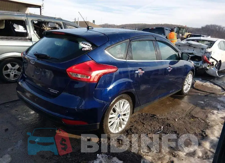 1FADP3N23GL370852 Photo# 4