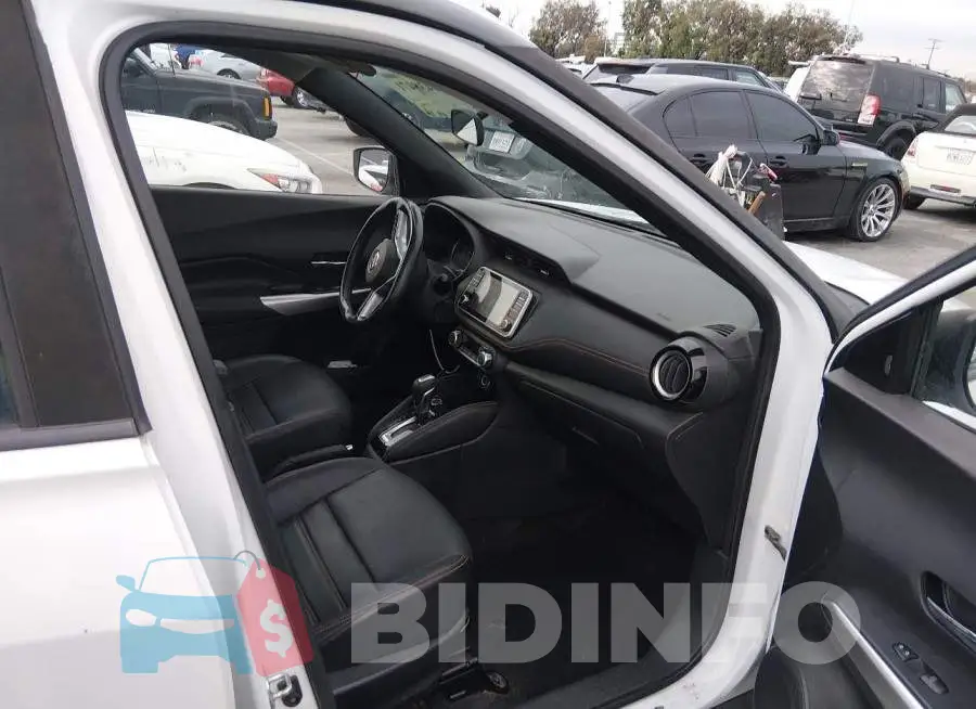 3N1CP5CU9JL537946 Photo# 5