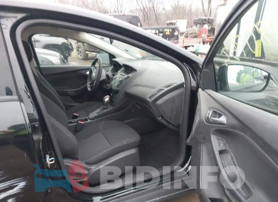 1FADP3F22GL208192 Photo# 5