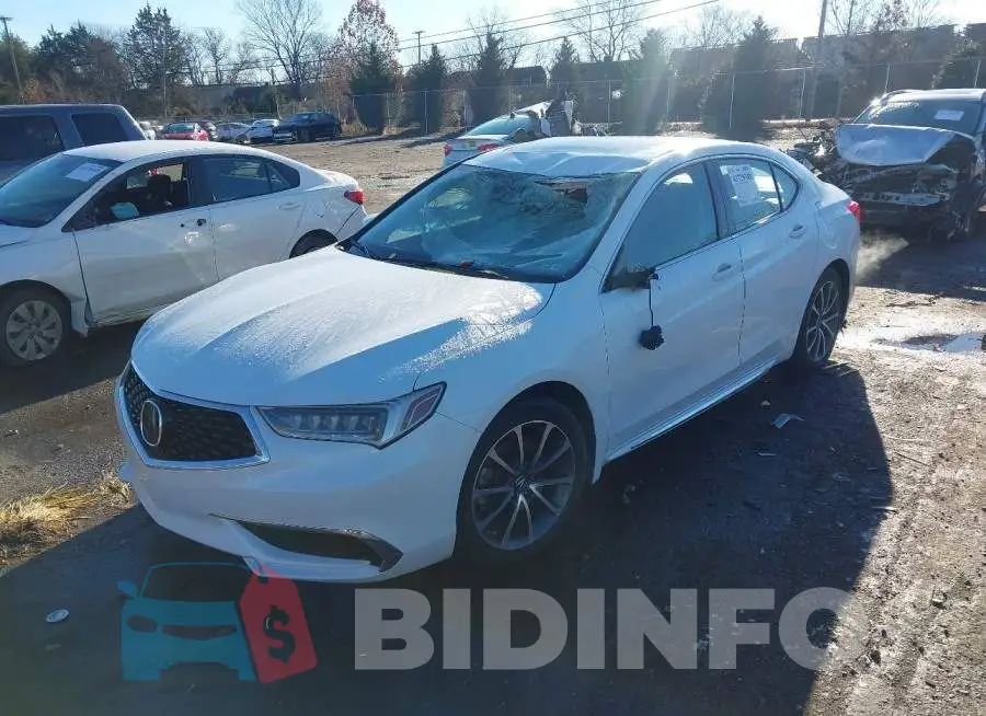 19UUB2F57JA010645 Photo# 2