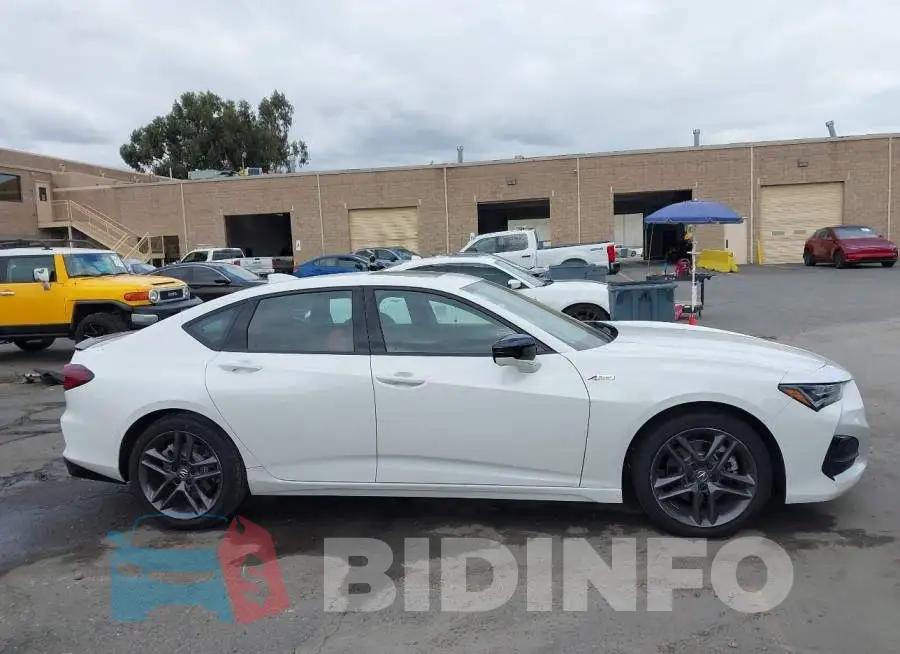 19UUB6F52SA002154 Photo# 12
