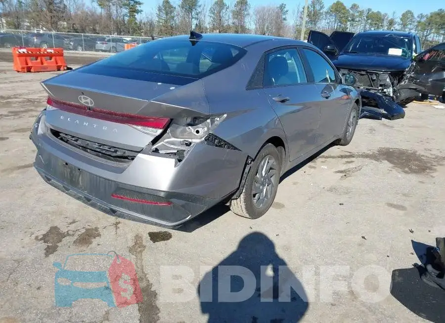 KMHLM4DGXRU680135 Photo# 4