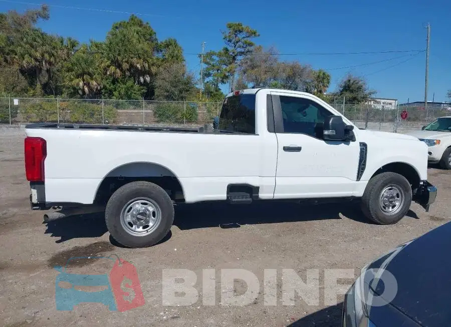 1FTBF2AA3PEC32437 Photo# 13