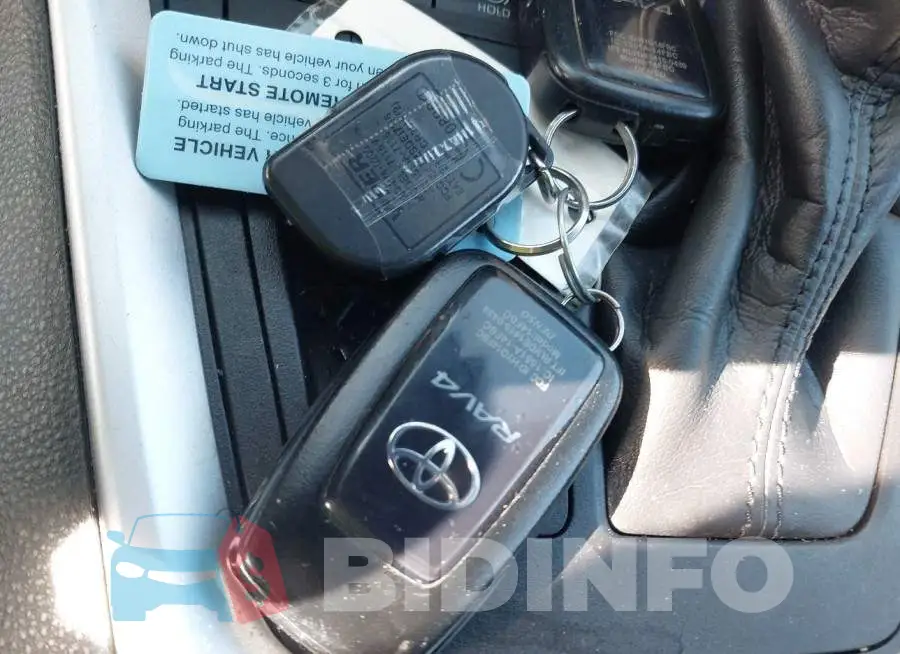 2T3P1RFV8MC190264 Photo# 11