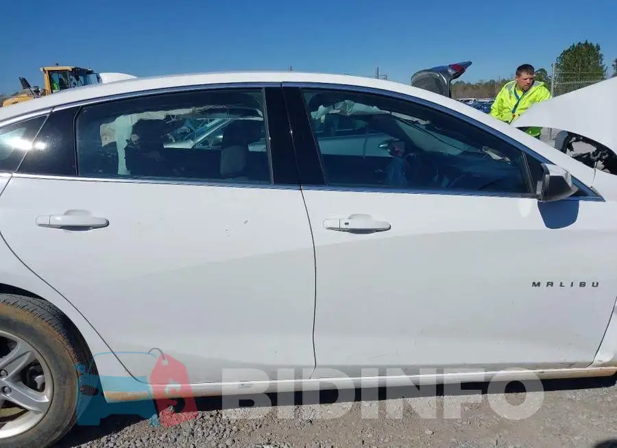 1G1ZD5ST0RF140696 Photo# 13