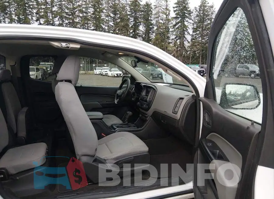 1GCHSBE18G1310556 Photo# 5