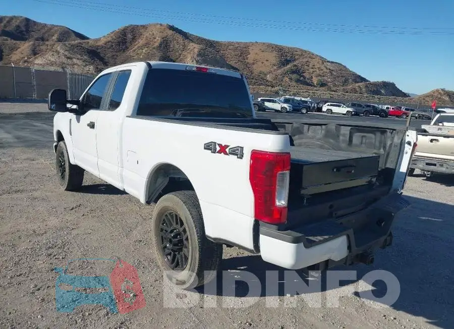 1FT7X2B68KEC37641 Photo# 3