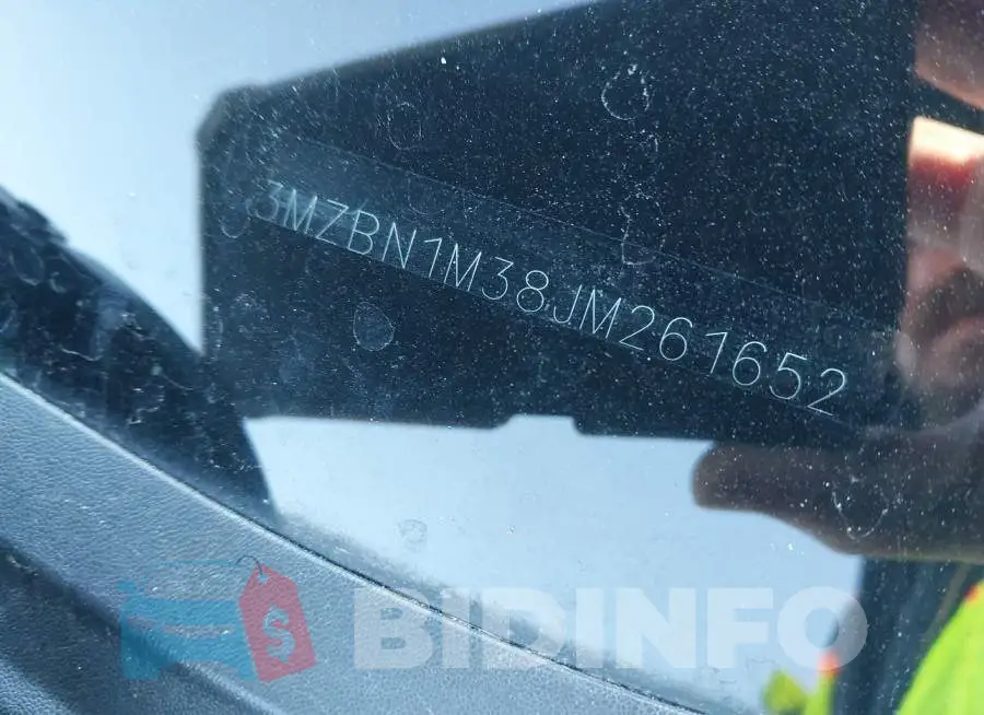 3MZBN1M38JM261652 Photo# 9