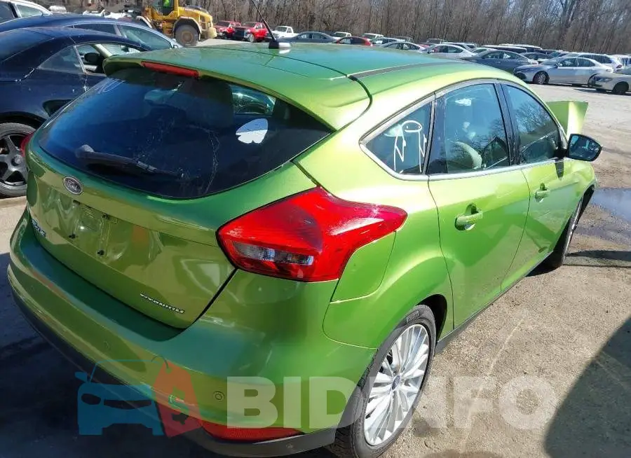 1FADP3N28JL272004 Photo# 4